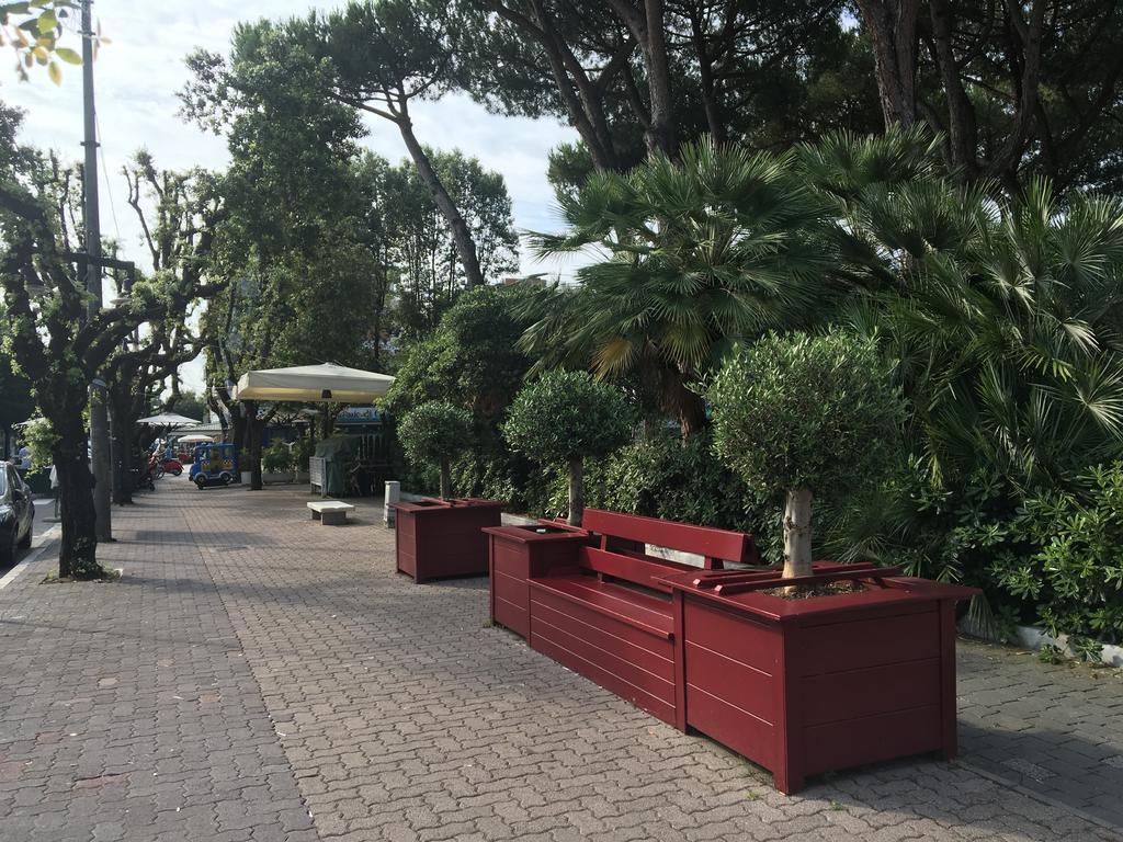 Il Parco Apartments Marina di Massa Exterior foto